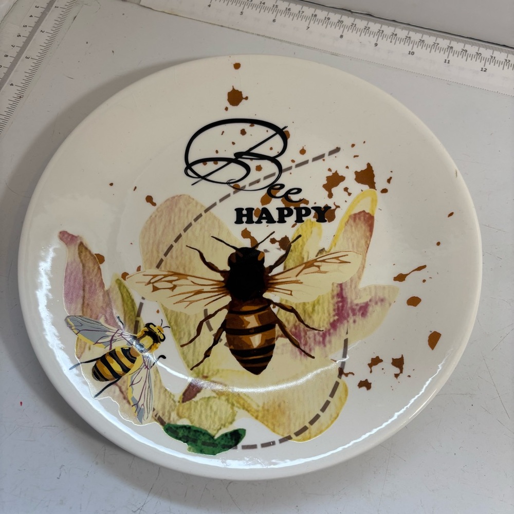🛍️3/$30 BNWT Set of two “Bee Happy” white ceramic dinner‎ plates - Picture 5 of 9